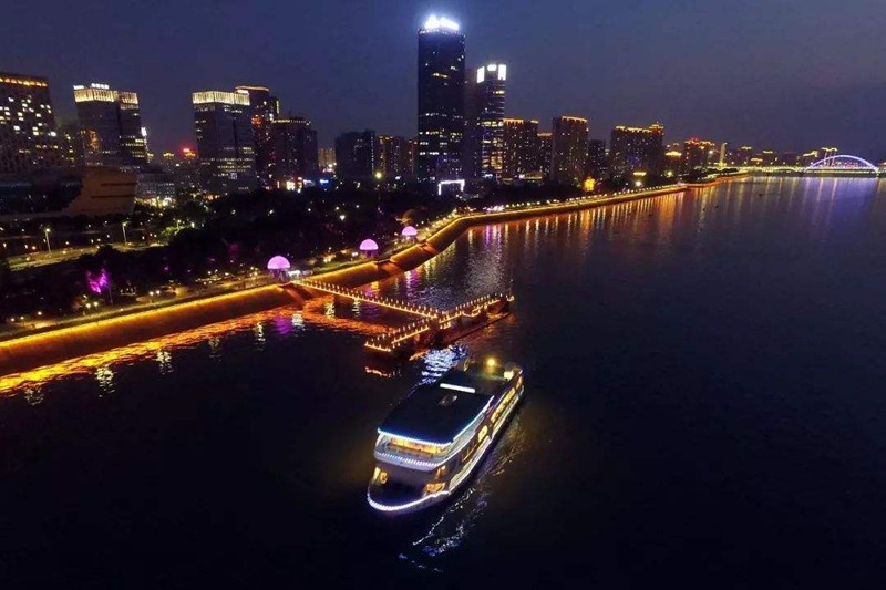 Qiantang_river_night_cruise_01.jpg