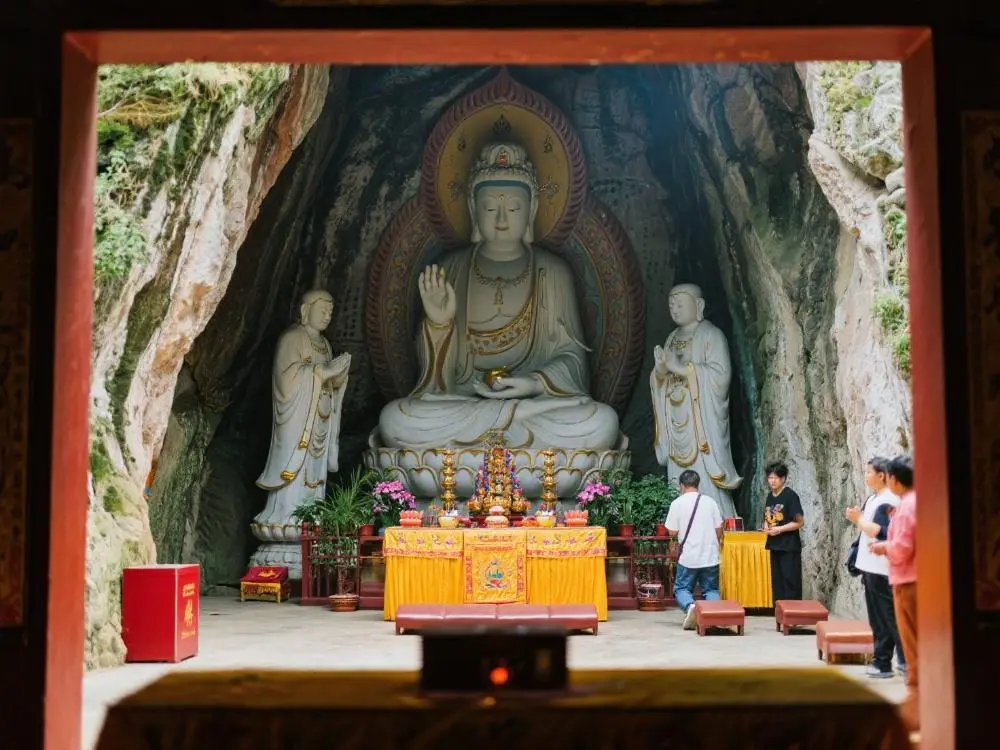 Guanyin-Cave
