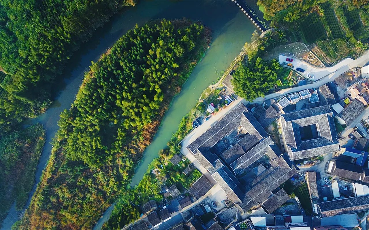 Dulv-Yun-Shui-Yao-He-De-Lou-Tulou-Cultural-Homestay