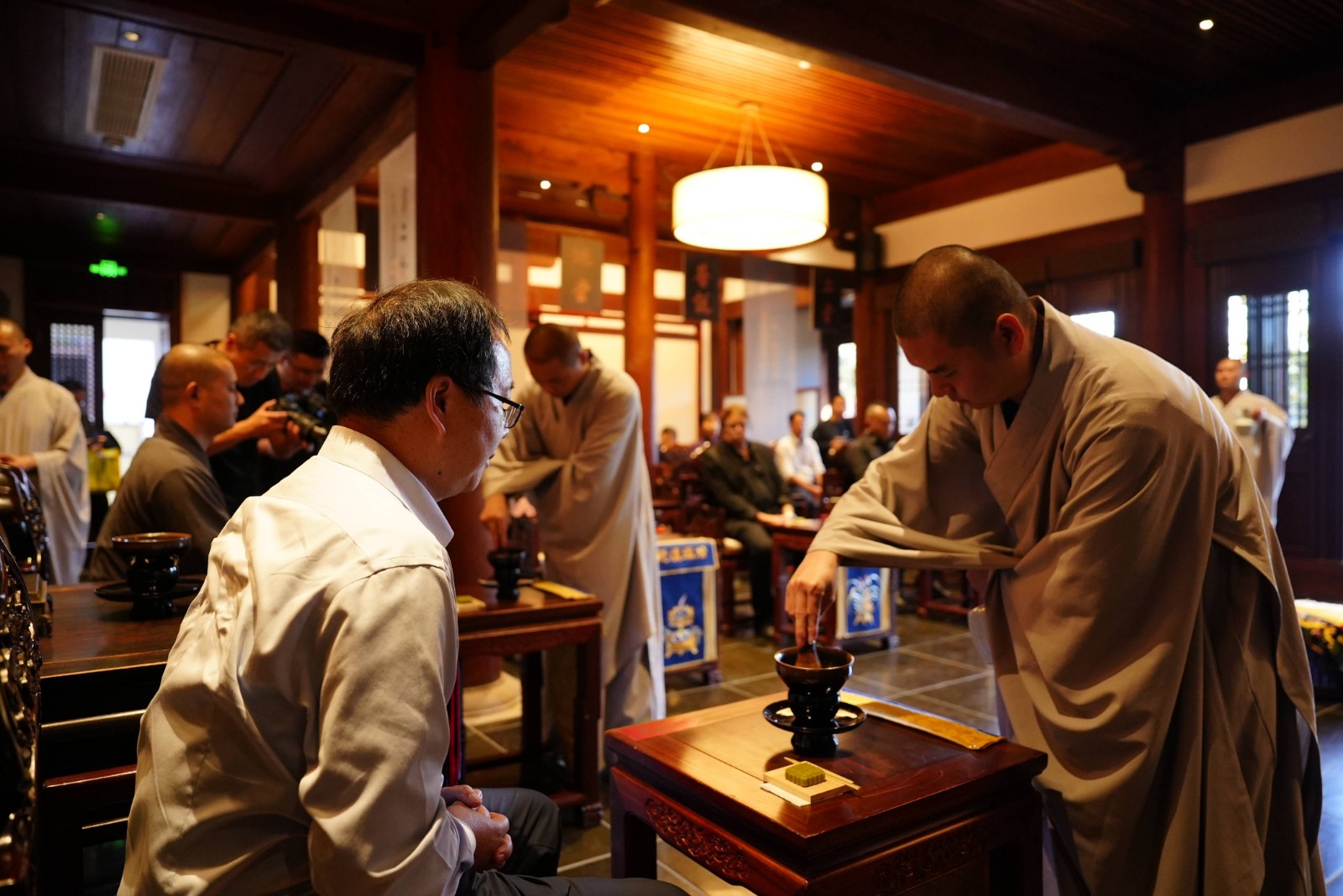 Jingshan-Temple-Tea-Ceremony-&-Meditation-Experience1
