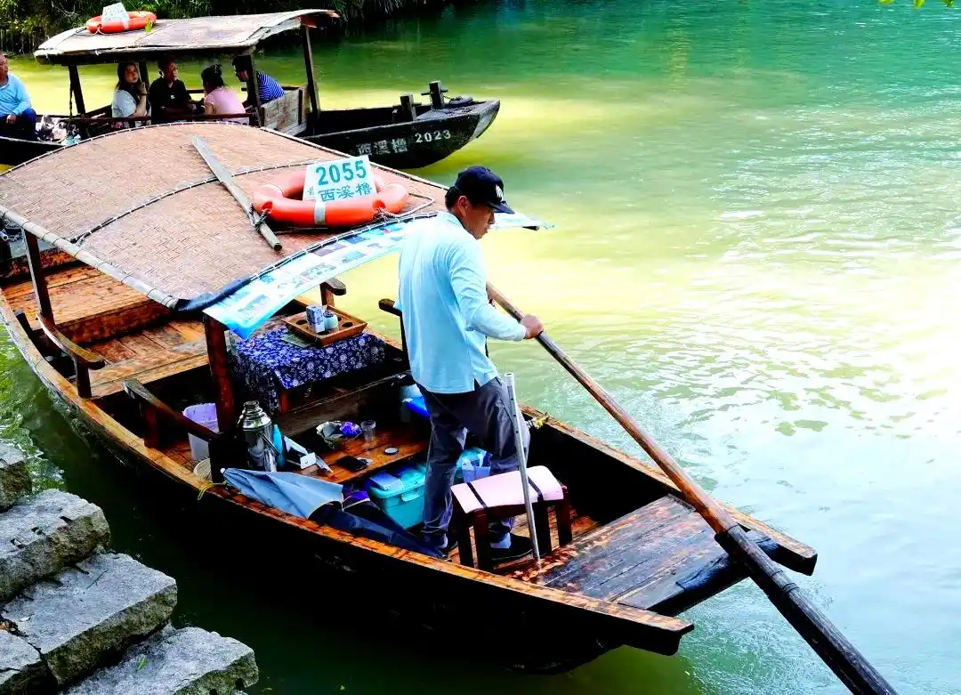 Xixi-Wetland-High-End-Punting-Boat-Exploration1