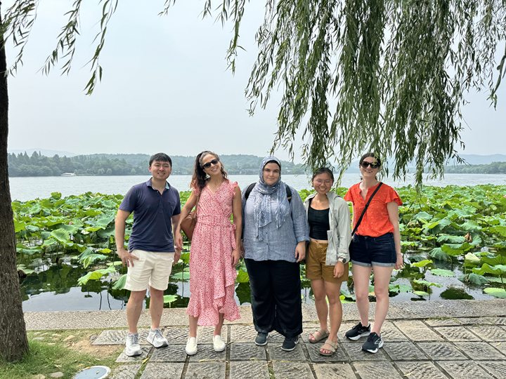 All-Inclusive Hangzhou to Wuzhen Water Town Discovery Day Tour with Private Boat Ride