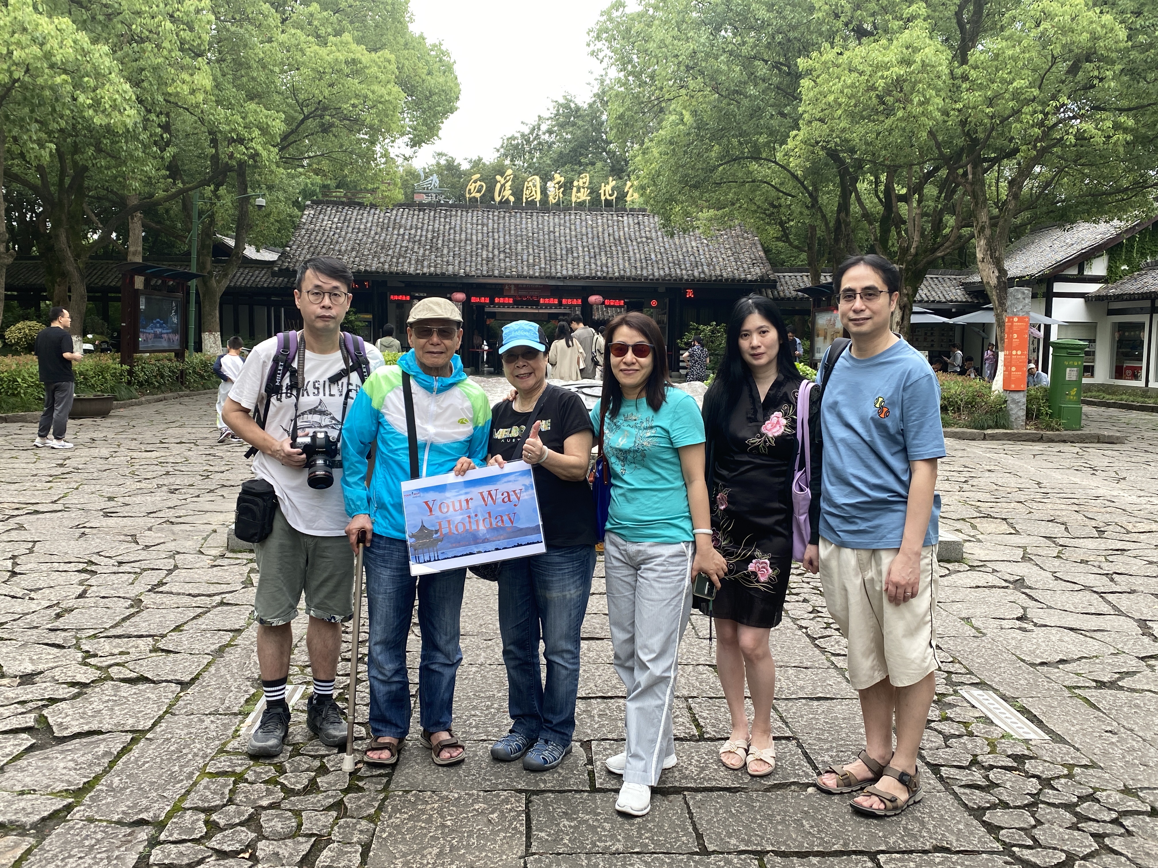 Experience Spring in Hangzhou: Your Perfect Day Tour