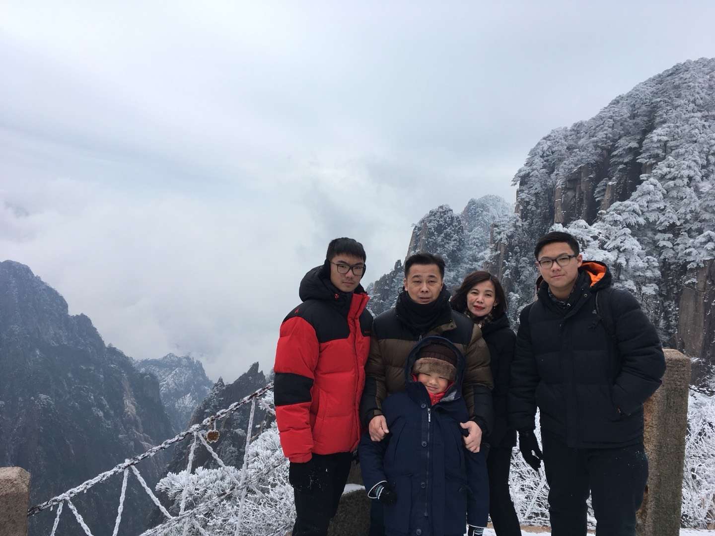 Discover the Best of Huangshan: Join Our Engaging Group Tour for Unforgettable Highlights!