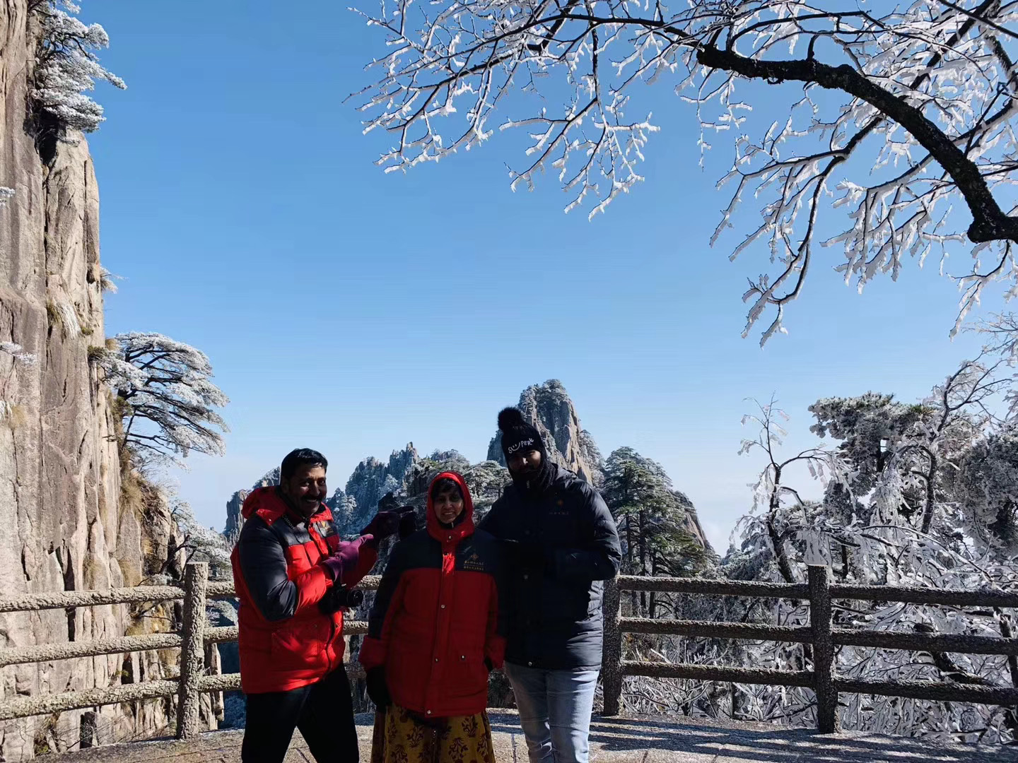 Discover the Wonders of Mount Huangshan: A Memorable Day Tour