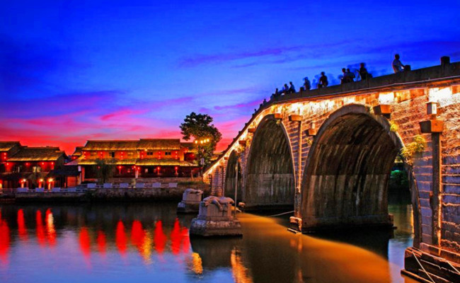 Hangzhou_grand_canal_night_cruise_tour.jpg