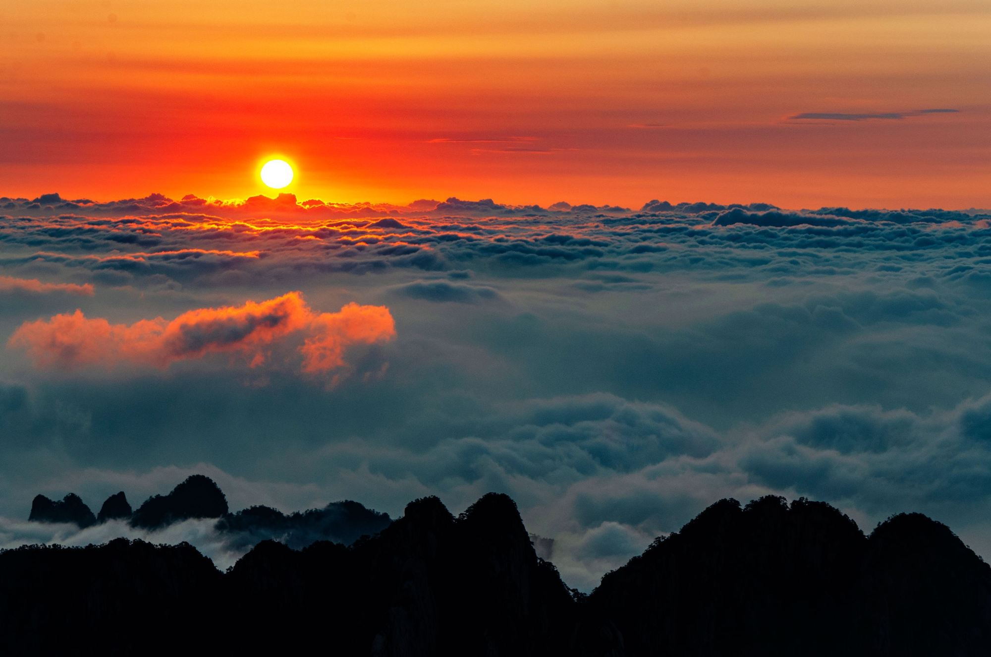 Sunrise-over-Huangshan