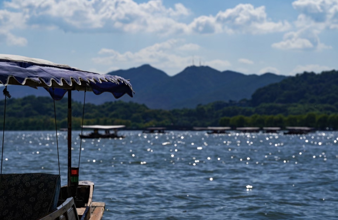 West-Lake-Boat-Cruise