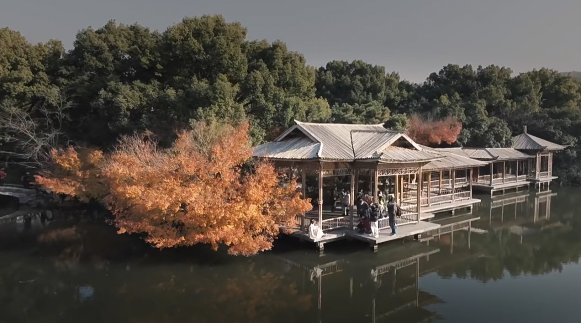 Viewing-Fish-at-the-Flower-Pond-Hangzhou