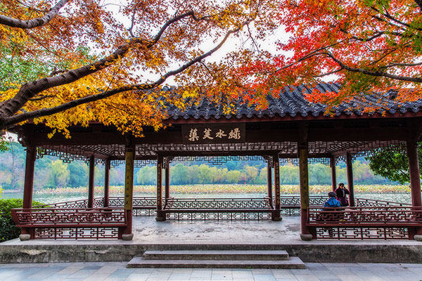 Moon-over-the-Peaceful-Lake-in-Autumn Moon-over-the-Peaceful-Lake-in-Autumn