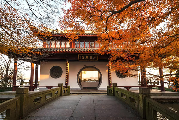 Moon-over-the-Peaceful-Lake-in-Autumn2 Moon-over-the-Peaceful-Lake-in-Autumn2