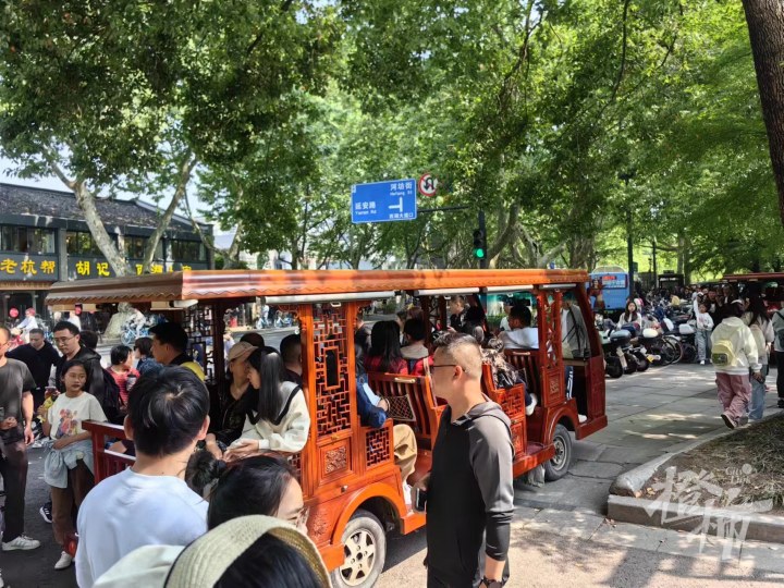 Shuttle-Bus Shuttle-Bus